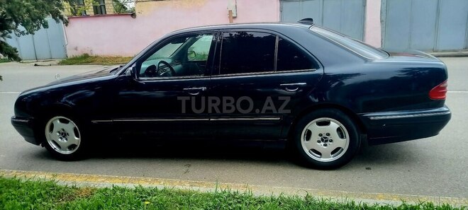 Mercedes E 240 1999, 451,000 km - 2.4 л - Qusar