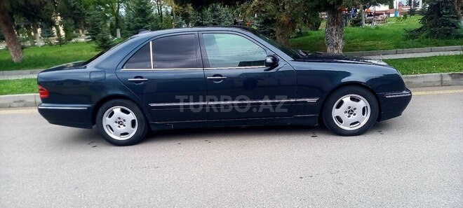 Mercedes E 240 1999, 451,000 km - 2.4 л - Qusar