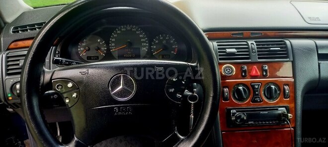 Mercedes E 240 1999, 451,000 km - 2.4 л - Qusar