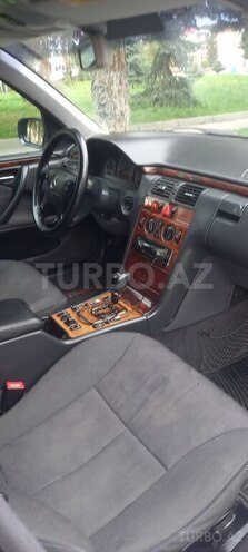 Mercedes E 240 1999, 451,000 km - 2.4 л - Qusar