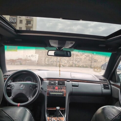 Mercedes E 270 1999, 52,270 km - 2.7 l - Bakı