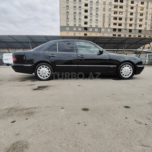 Mercedes E 270 1999, 52,270 km - 2.7 l - Bakı