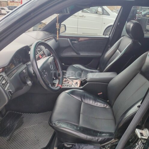 Mercedes E 270 1999, 52,270 km - 2.7 l - Bakı