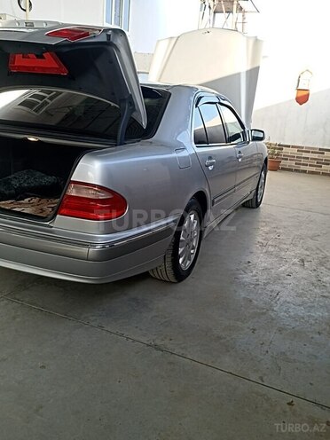 Mercedes E 240 2000, 166,000 km - 2.4 l - Salyan