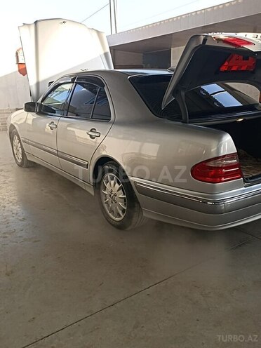 Mercedes E 240 2000, 166,000 km - 2.4 l - Salyan