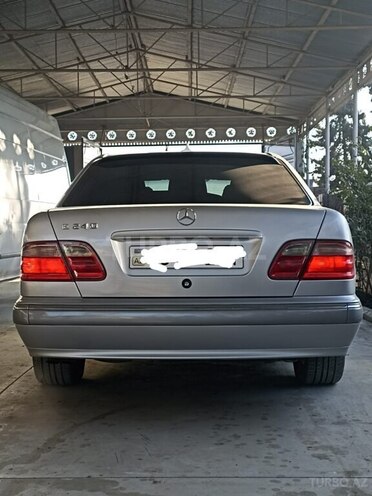 Mercedes E 240 2000, 166,000 km - 2.4 l - Salyan