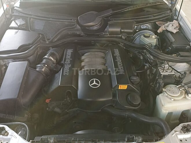 Mercedes E 240 2000, 166,000 km - 2.4 l - Salyan
