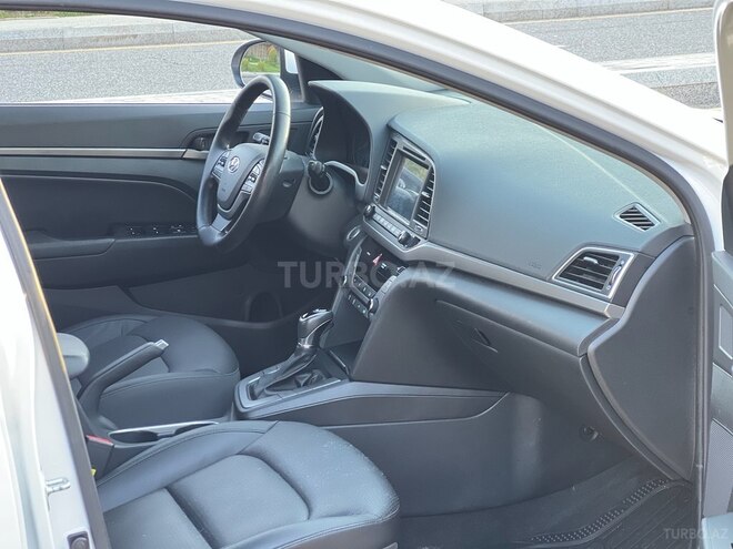 Hyundai Avante 2017, 131,200 km - 1.6 l - Bakı