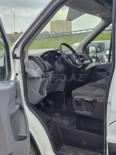Ford Transit-9