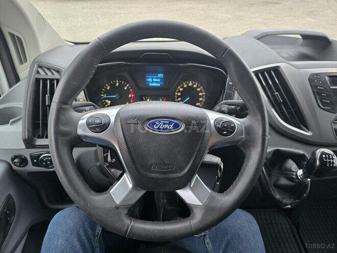 Ford Transit-12