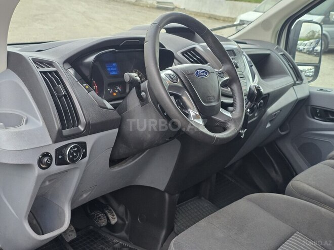 Ford Transit-10