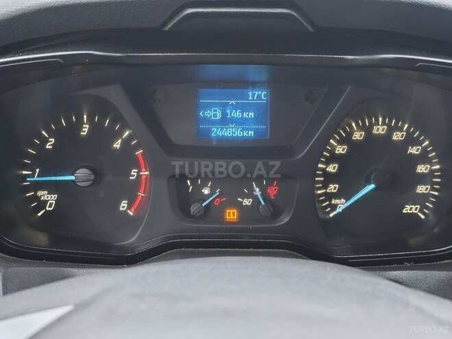 Ford Transit-13