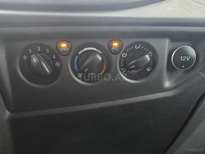 Ford Transit-15