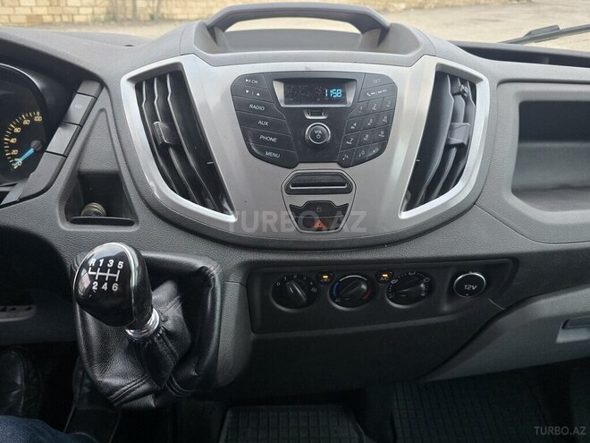 Ford Transit-14