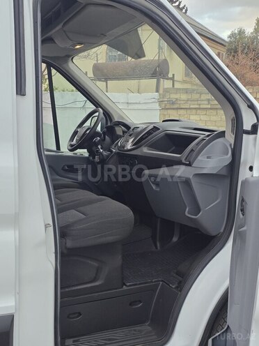 Ford Transit-16
