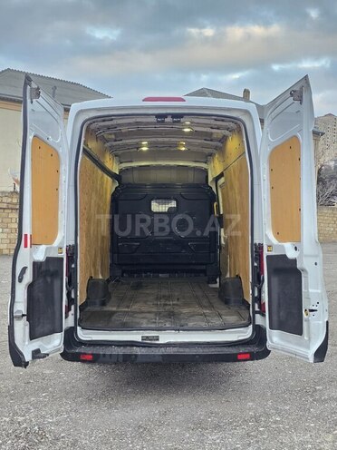 Ford Transit-17
