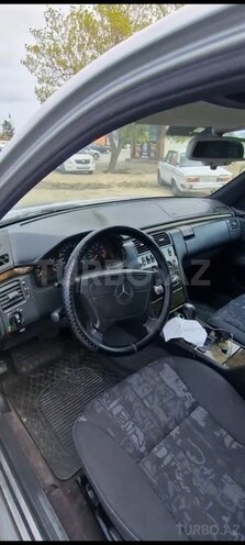 Mercedes E 230 1996, 301,500 km - 2.3 l - Bakı