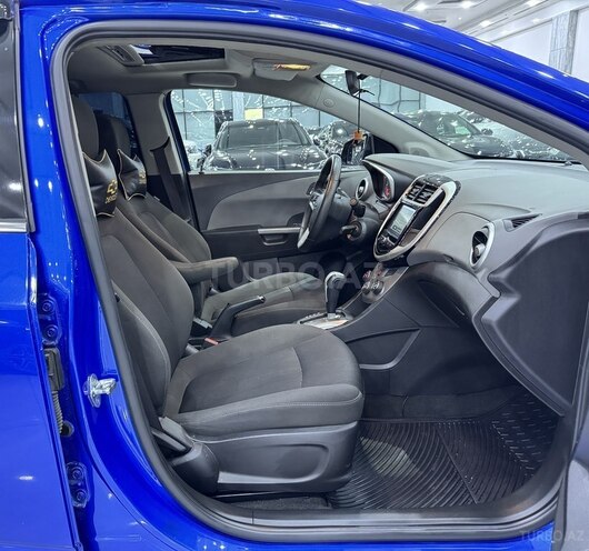 Chevrolet Aveo-12