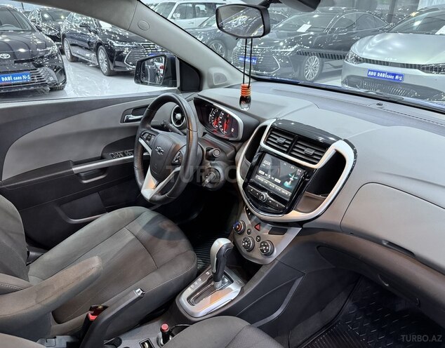 Chevrolet Aveo-10