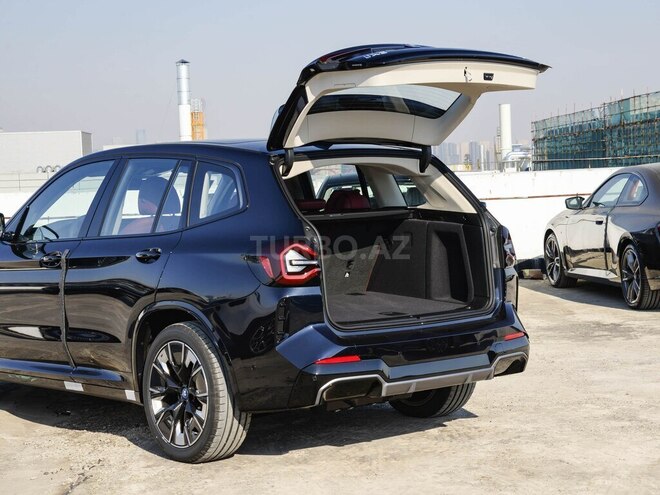 BMW iX3-6