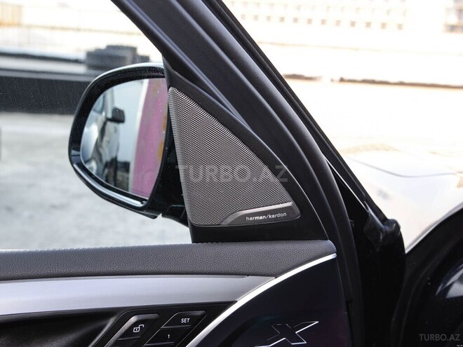 BMW iX3-13
