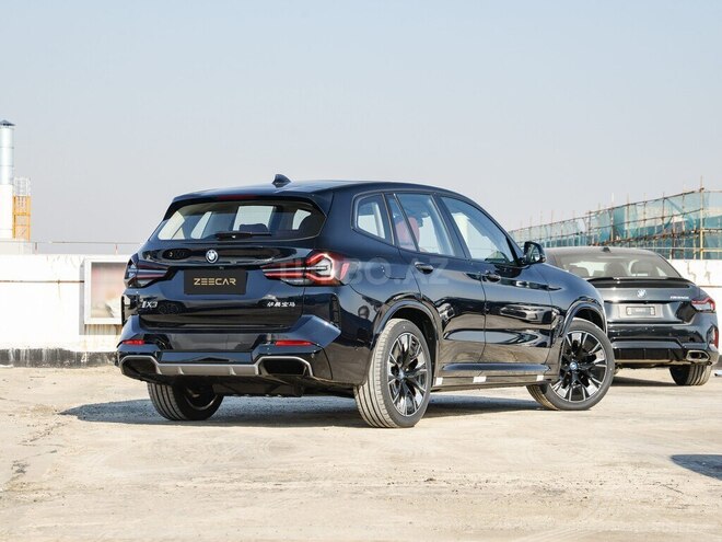 BMW iX3-4