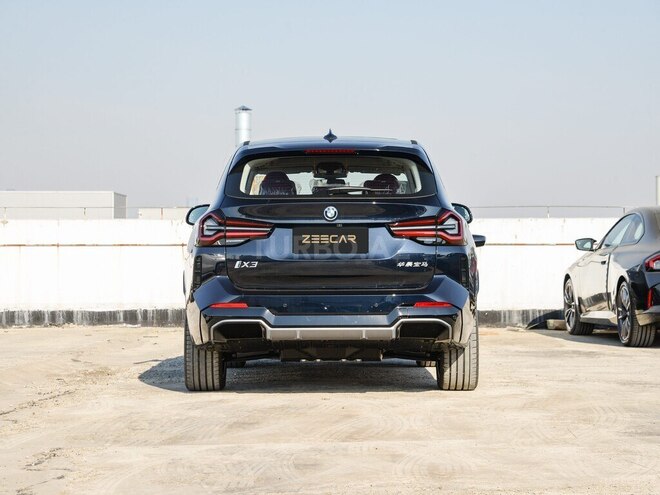 BMW iX3-5