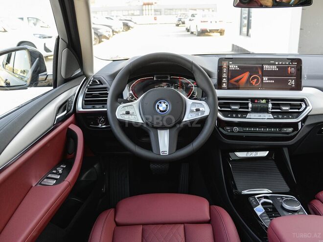BMW iX3-10