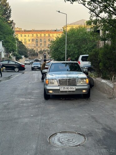 Mercedes E 250 1994, 457,598 km - 2.5 l - Bakı