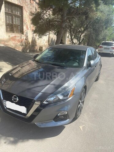 Nissan Altima-1