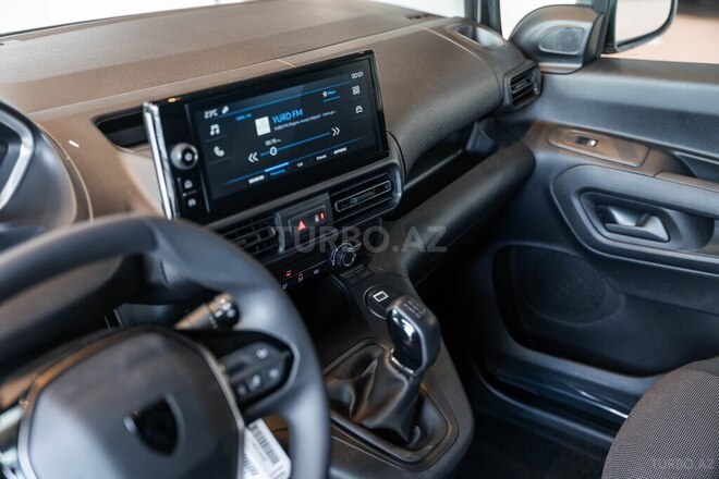 Peugeot Partner-11