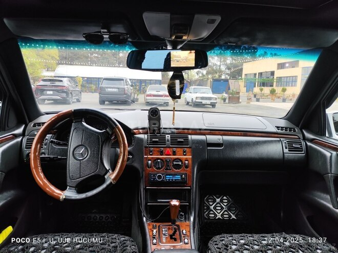 Mercedes E 240 1999, 255,000 km - 2.4 l - Sabirabad
