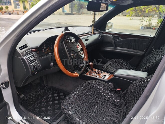 Mercedes E 240 1999, 255,000 km - 2.4 l - Sabirabad