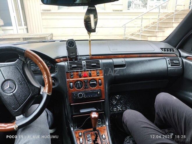 Mercedes E 240 1999, 255,000 km - 2.4 l - Sabirabad