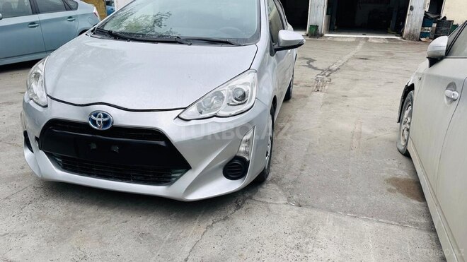 Toyota Prius C 2015, 155,000 km - 1.5 l - Bakı