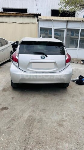 Toyota Prius C 2015, 155,000 km - 1.5 l - Bakı