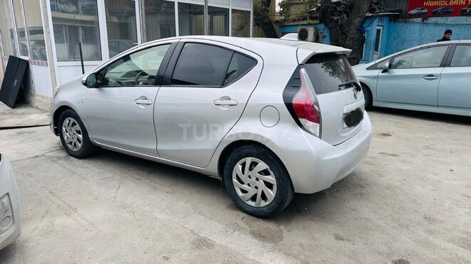 Toyota Prius C 2015, 155,000 km - 1.5 l - Bakı