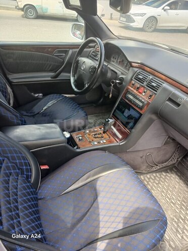 Mercedes E 270 2000, 284,100 km - 2.7 l - Bakı
