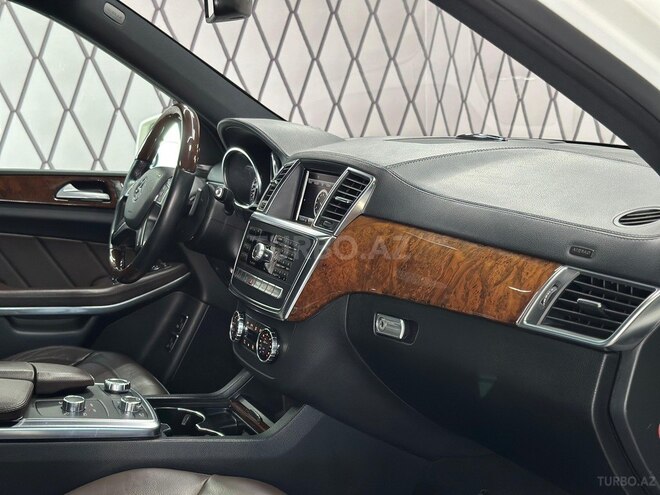 Mercedes GL 500 4MATIC-10