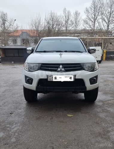 Mitsubishi L200 2014, 260,000 km - 2.5 l - Bakı