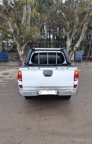 Mitsubishi L200 2014, 260,000 km - 2.5 l - Bakı