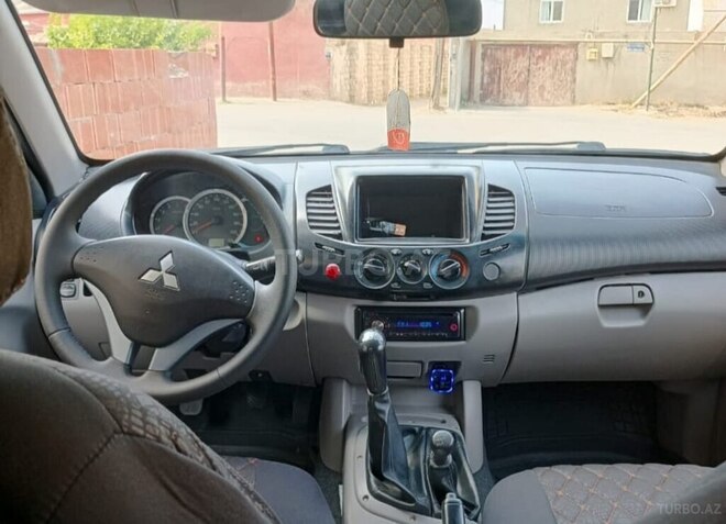 Mitsubishi L200 2014, 260,000 km - 2.5 l - Bakı