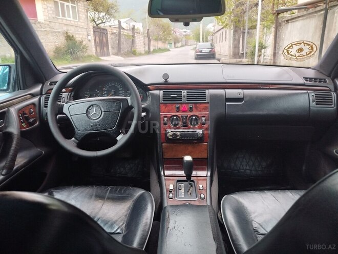 Mercedes E 230 1996, 356,888 km - 2.3 л - Şəki