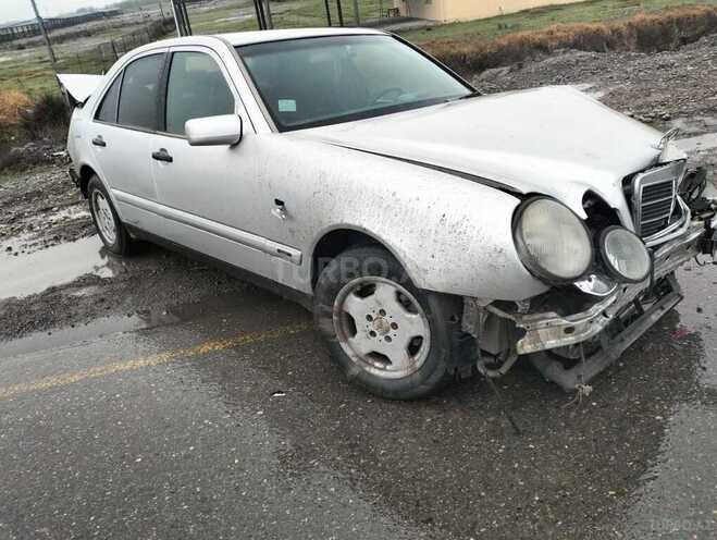Mercedes E 220 d 1999, 440,000 km - 2.2 l - Bərdə