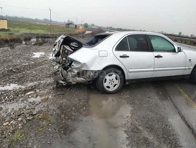 Mercedes E 220 d 1999, 440,000 km - 2.2 l - Bərdə