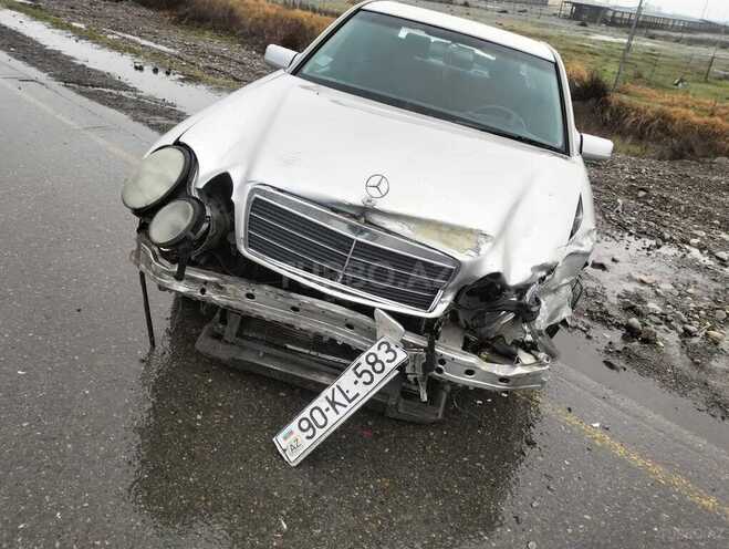 Mercedes E 220 d 1999, 440,000 km - 2.2 l - Bərdə