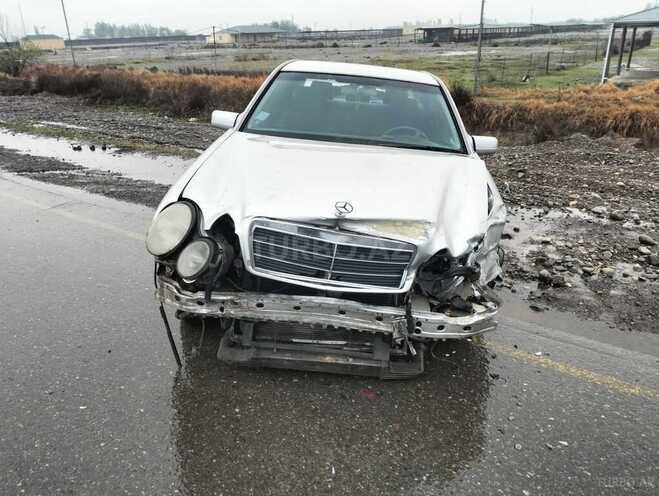 Mercedes E 220 d 1999, 440,000 km - 2.2 l - Bərdə
