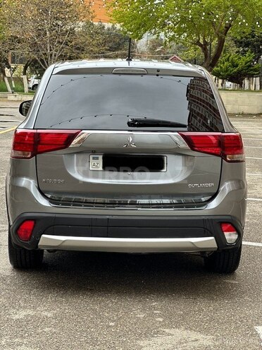 Mitsubishi Outlander 2015, 236,574 km - 2.4 л - Bakı