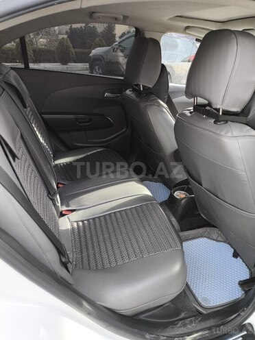 Chevrolet Aveo-10