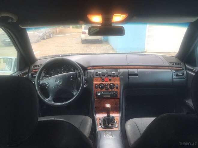 Mercedes E 200 1999, 325,000 km - 2.0 л - Sumqayıt